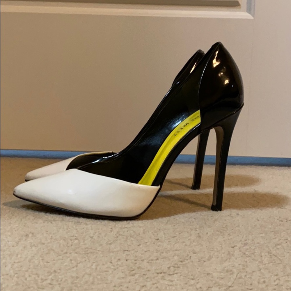 Two-tone patent pumps